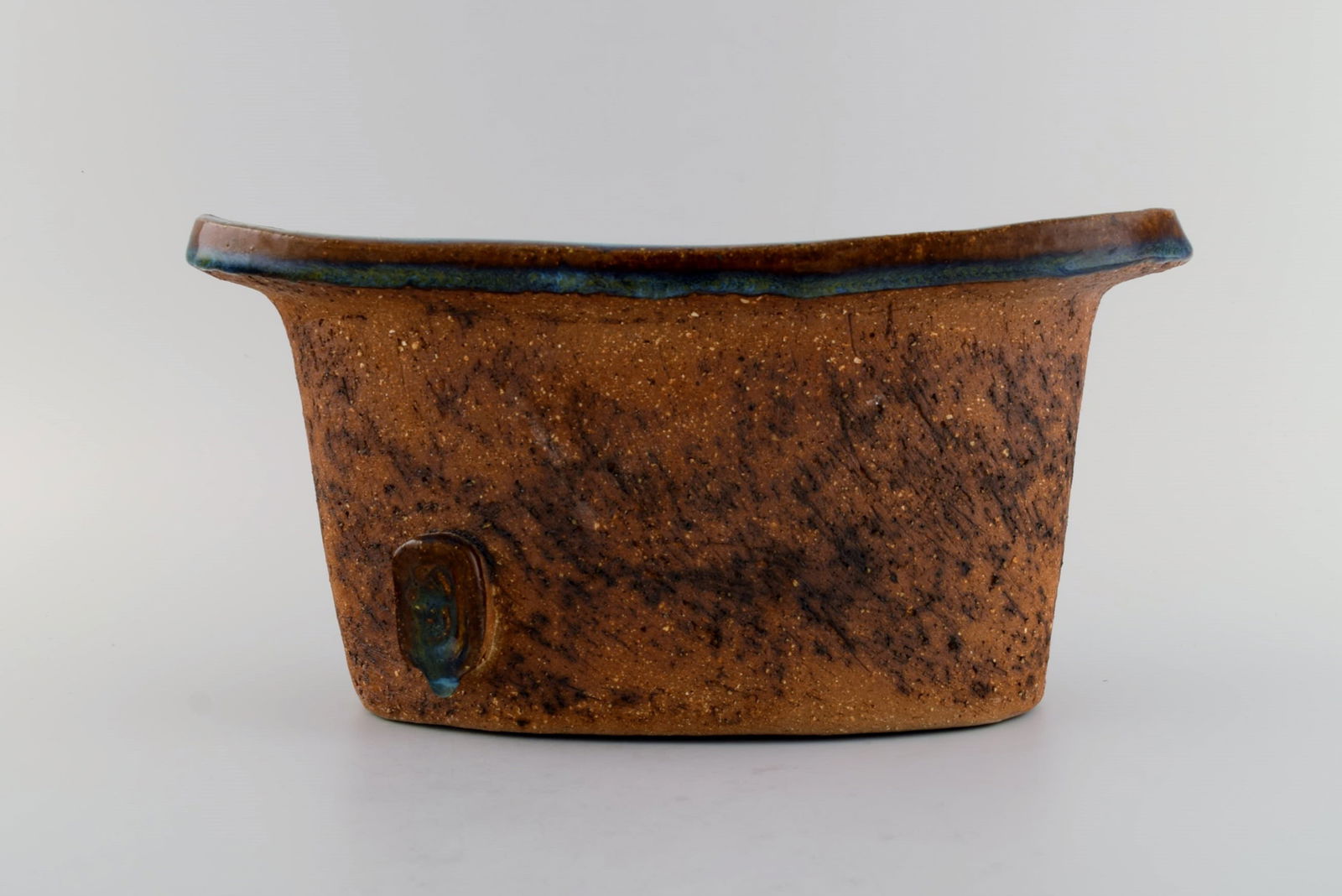 Curt M. Addin (1931-2007) for Glumslöv. Large freeform vase in partially glazed stoneware. - 2