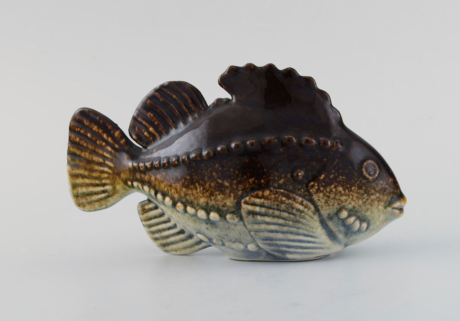 Sven Wejsfelt (1930-2009) for Gustavsberg. Unique Stim fish in glazed ceramics. 1980s. - 2