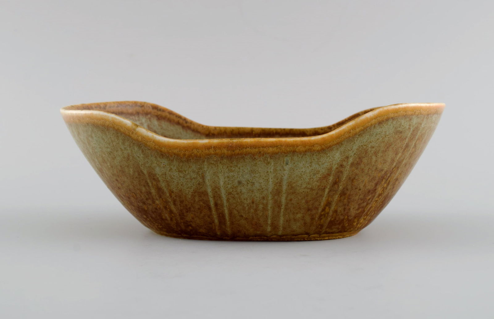 Gunnar Nylund (1904-1997) for Rörstrand. Bowl in glazed ceramics. Beautiful glaze in earth - 2