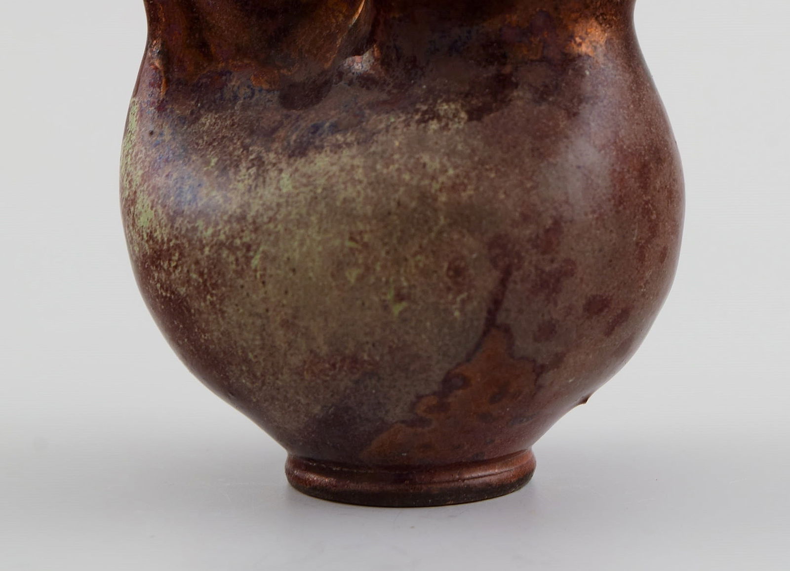 European studio ceramist. Small unique vase / jug in glazed stoneware. Beautiful luster glaze. 1960s - 5