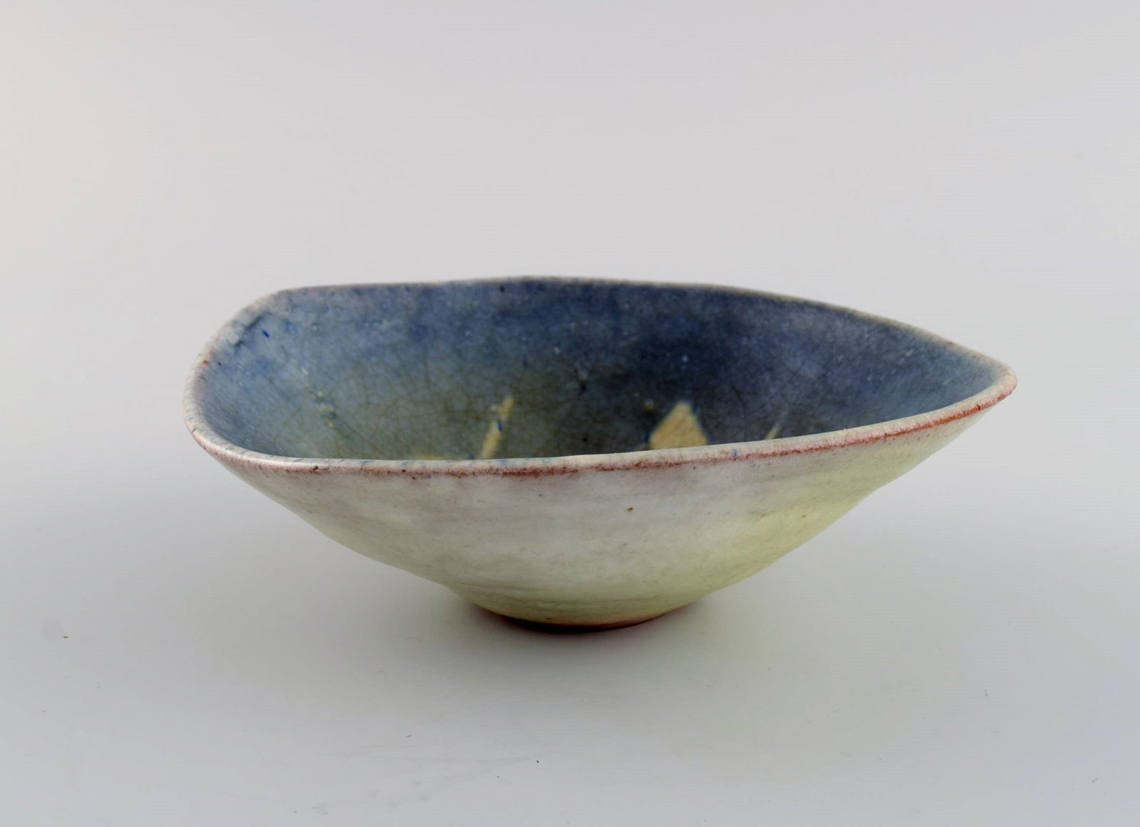 European studio ceramicist. Unique freeform bowl in glazed ceramics. 1960s / 70s. - 2