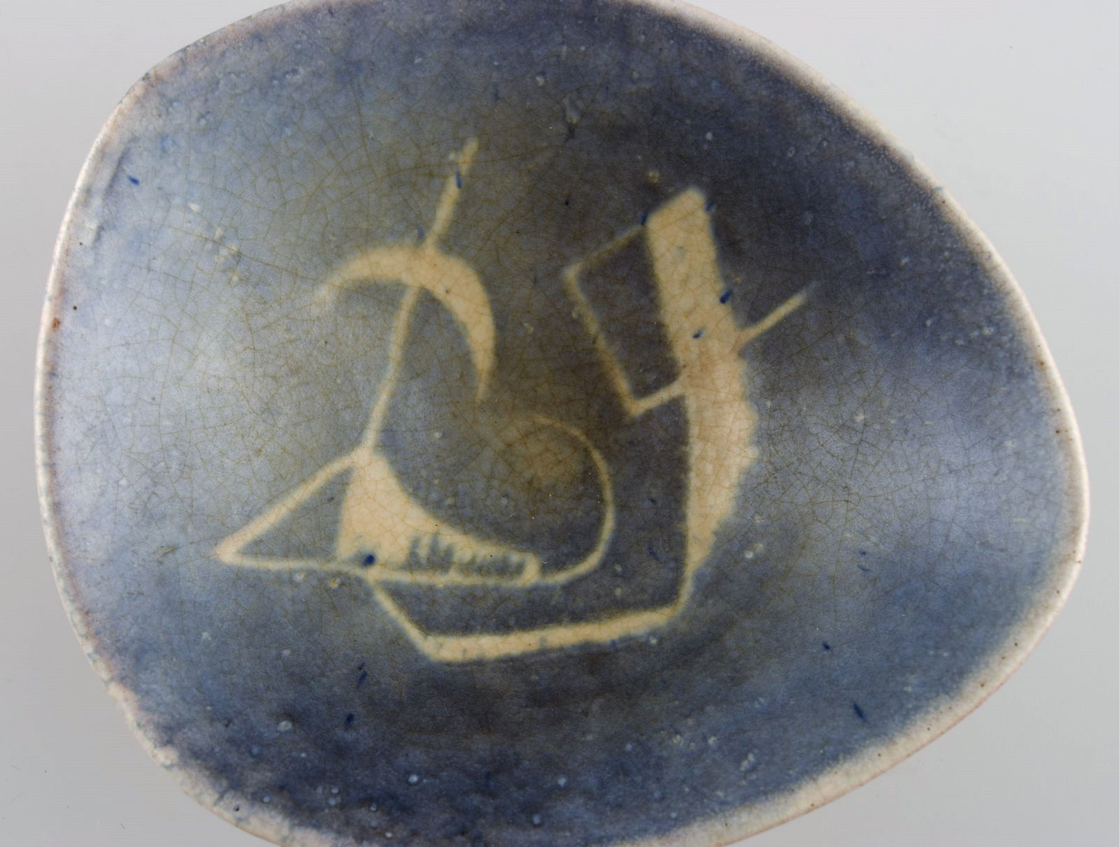 European studio ceramicist. Unique freeform bowl in glazed ceramics. 1960s / 70s. - 4