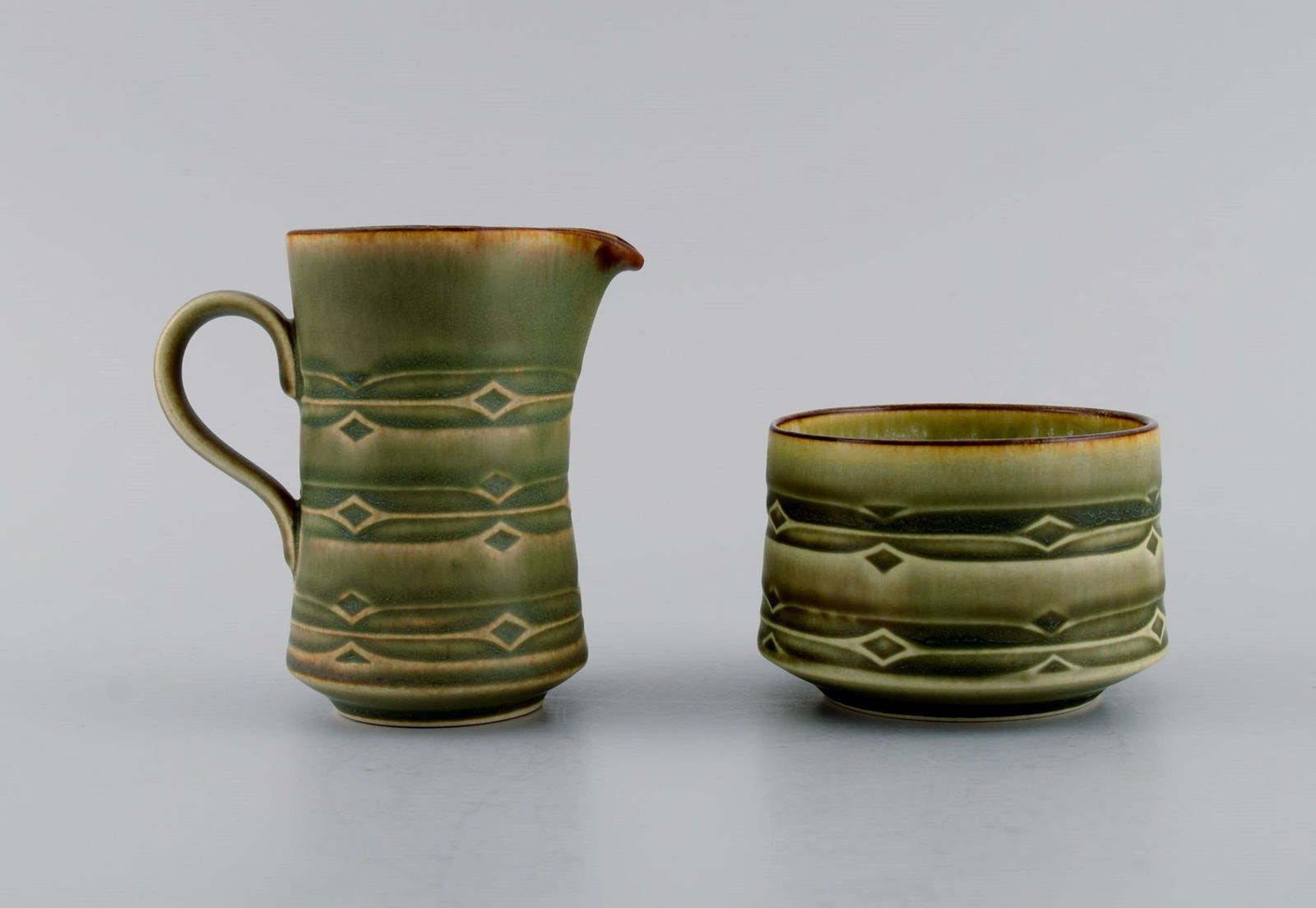 Jens H. Quistgaard (1919-2008) for Bing & Grøndahl. Rune teapot with wicker handle, sugar bowl - 2