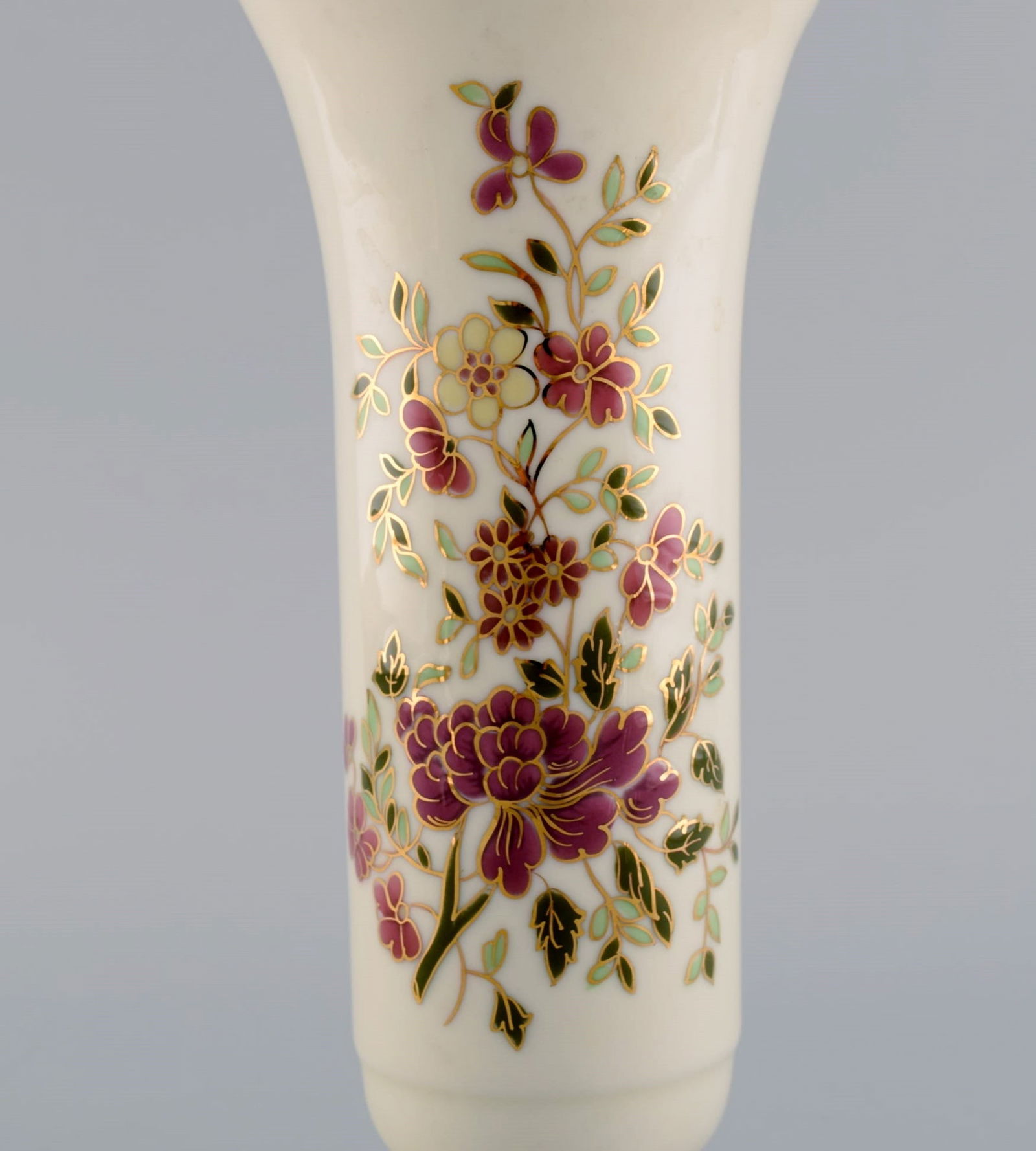 Zsolnay vase in cream-colored porcelain with hand-painted flowers and gold decoration. Late 20th - 4