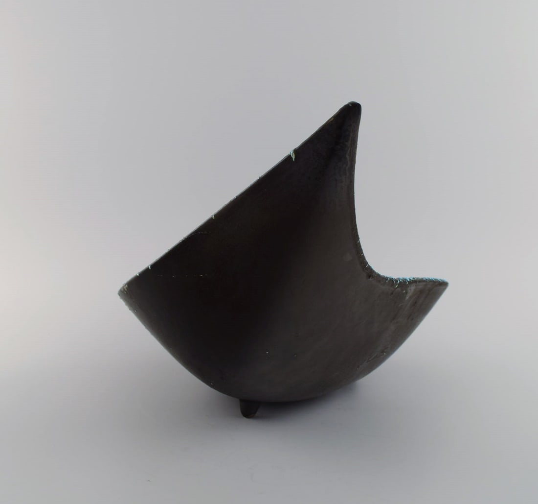 Large freeform bowl in glazed ceramics. Beautiful glaze in azure shades. France, 1960s. - 7