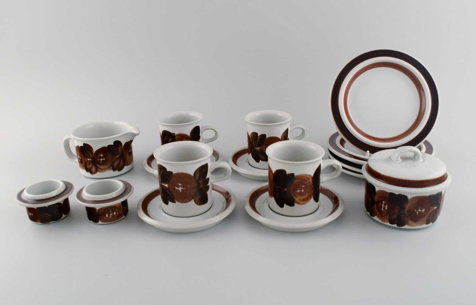 Ulla Procope (1921-1968) for Arabia. Thyme coffee service in hand-painted stoneware for four people.: Title: Ulla Procope (1921-1968) for Arabia. Thyme coffee service in hand-painted stoneware for four people. 1960s. Description: Ulla Procope (1921-1968) for Arabia. Thyme coffee service in