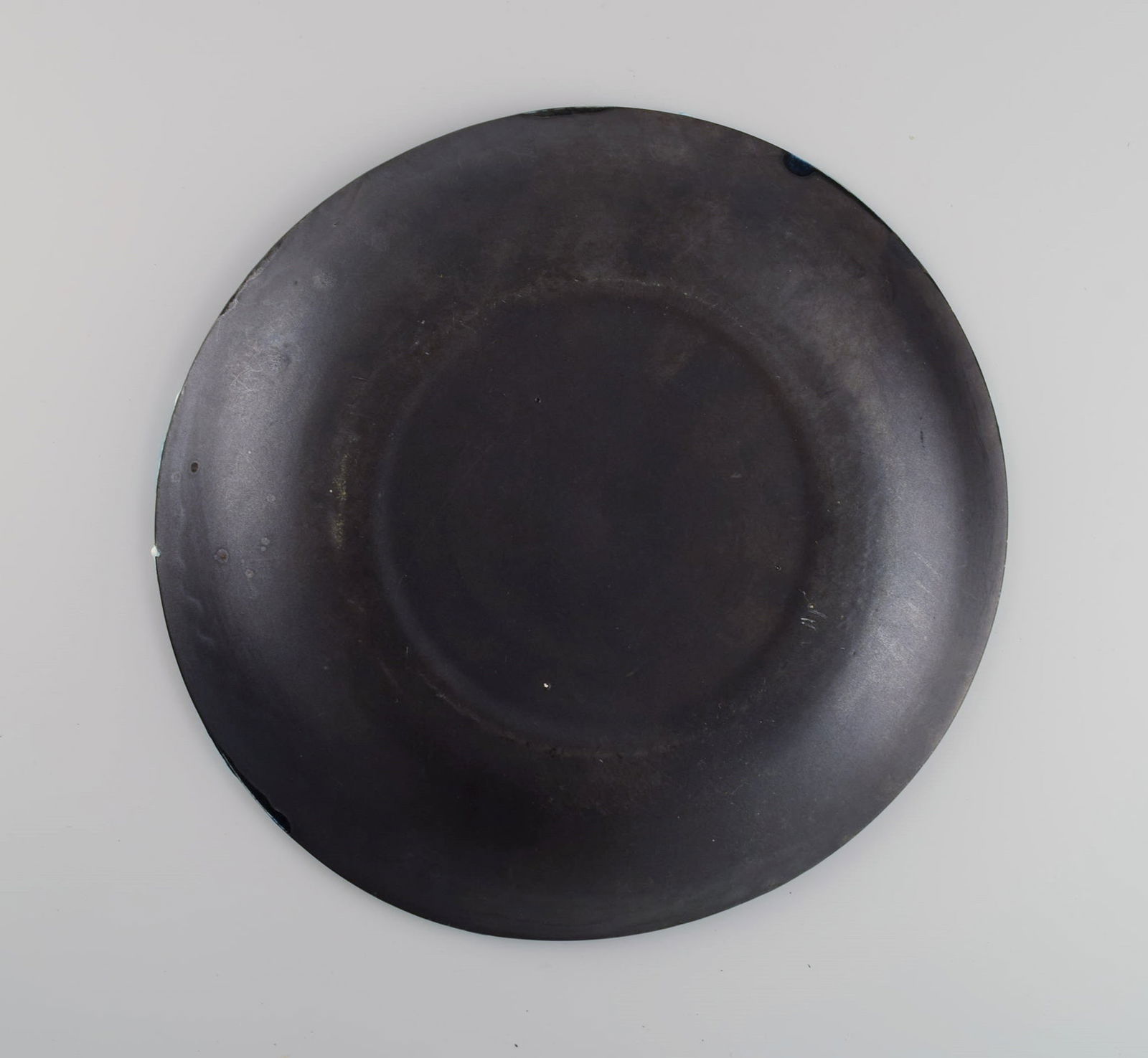 French ceramist. Two round serving dishes in glazed stoneware. Beautiful glaze in azure shades. - 5