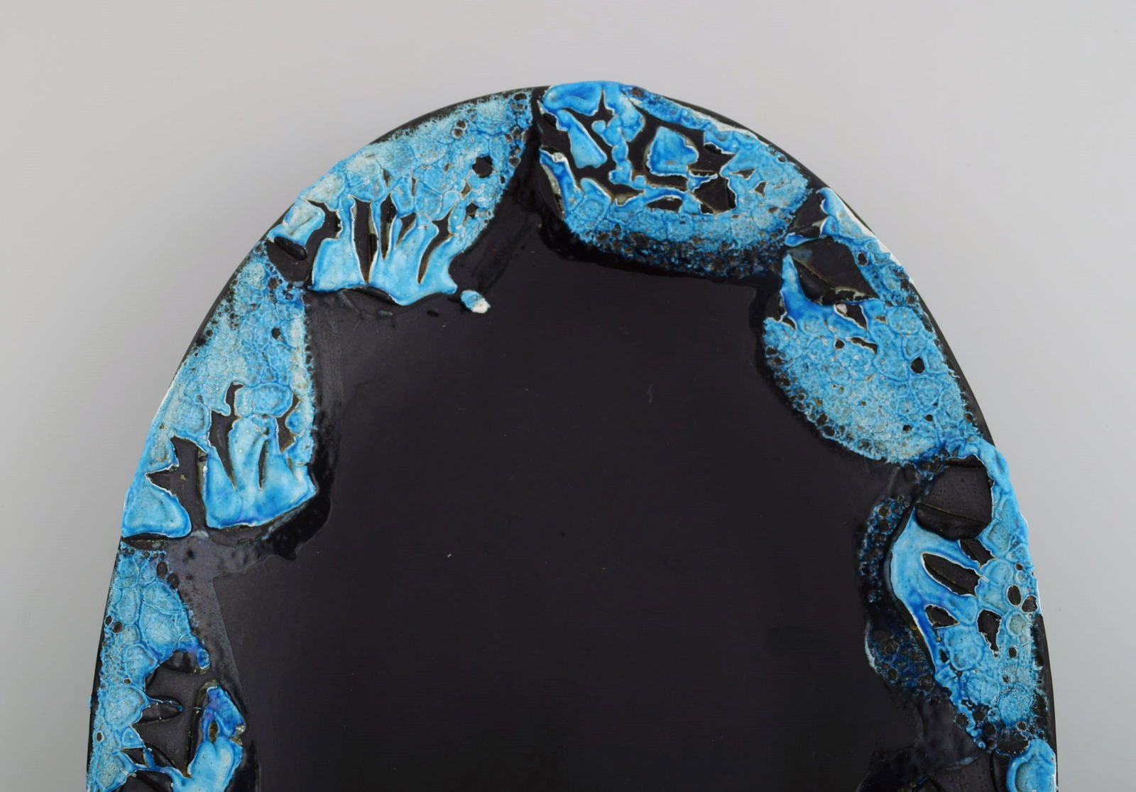 French ceramist. Two serving dishes in glazed stoneware. Beautiful glaze in azure shades. Unique, - 4