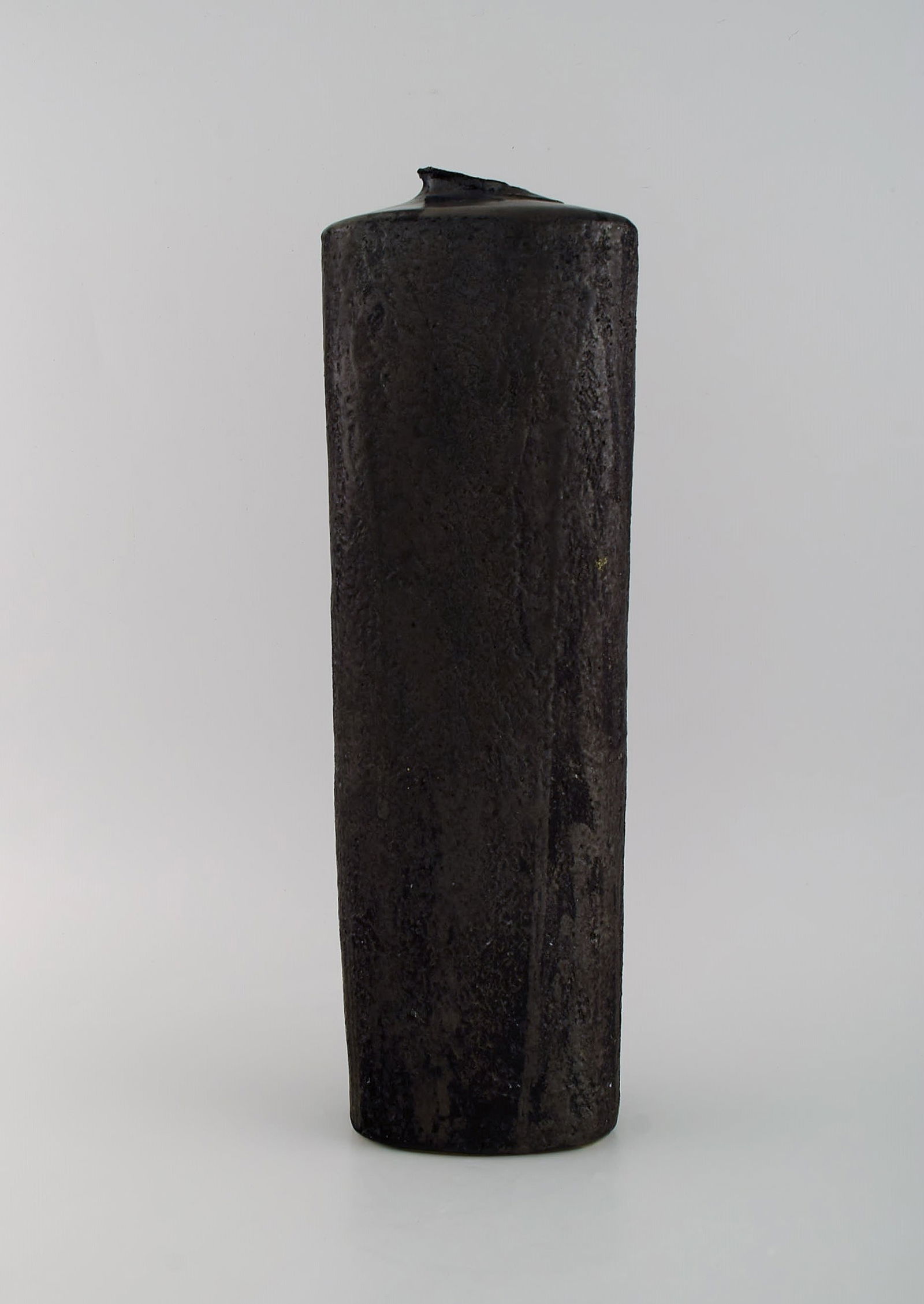 European studio ceramicist. Large unique vase in glazed stoneware. Beautiful glaze in black and (1 of 7)