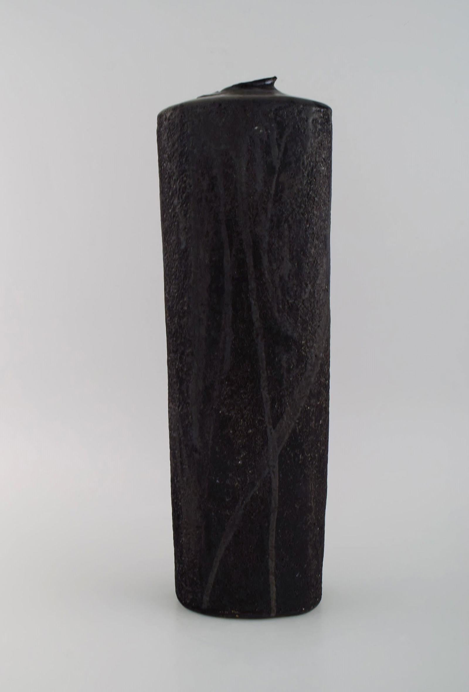 European studio ceramicist. Large unique vase in glazed stoneware. Beautiful glaze in black and - 2