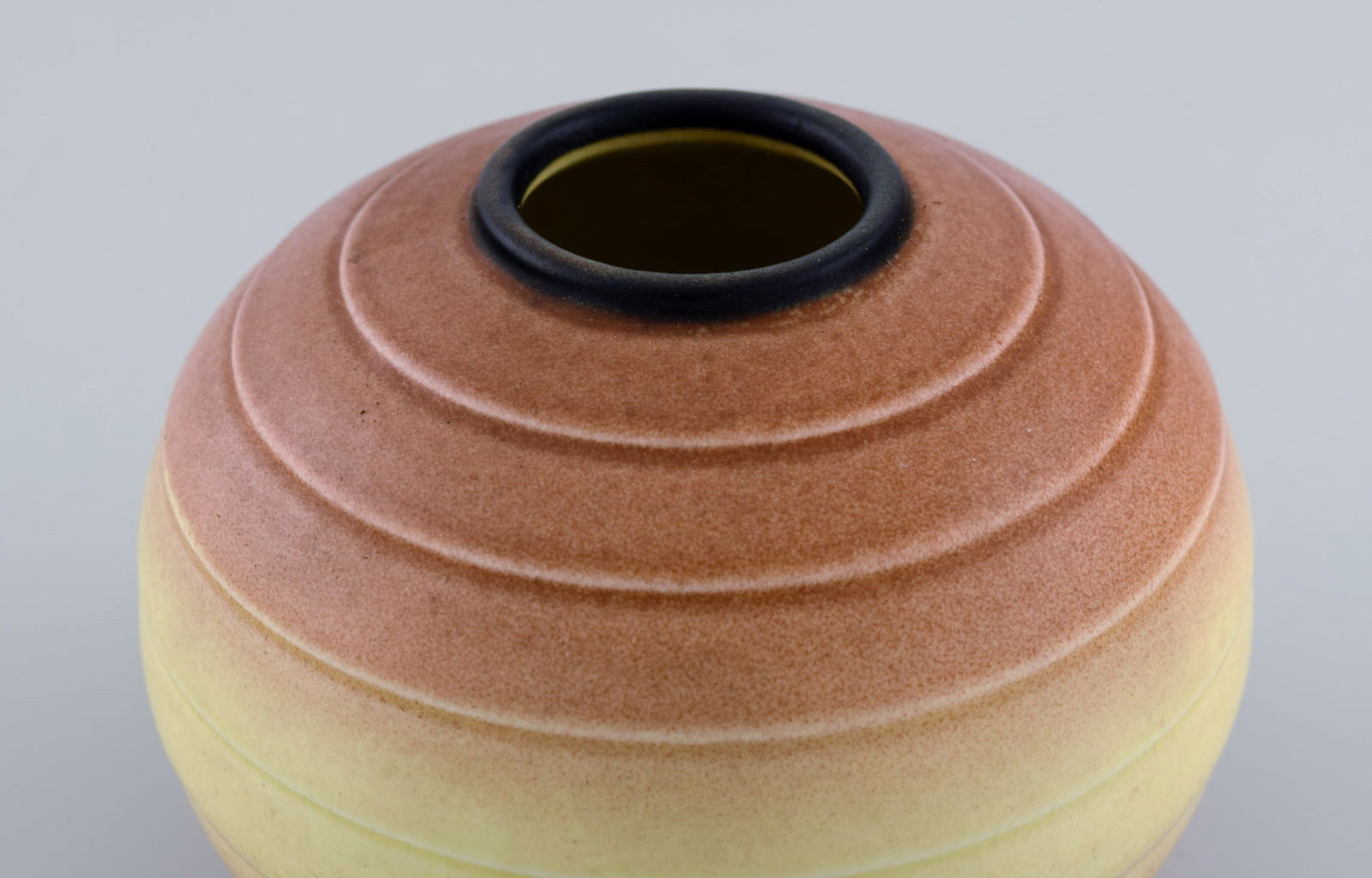 Gertrud Lönegren (1905–1970) for Rörstrand. Two round vases in glazed ceramics. - 4