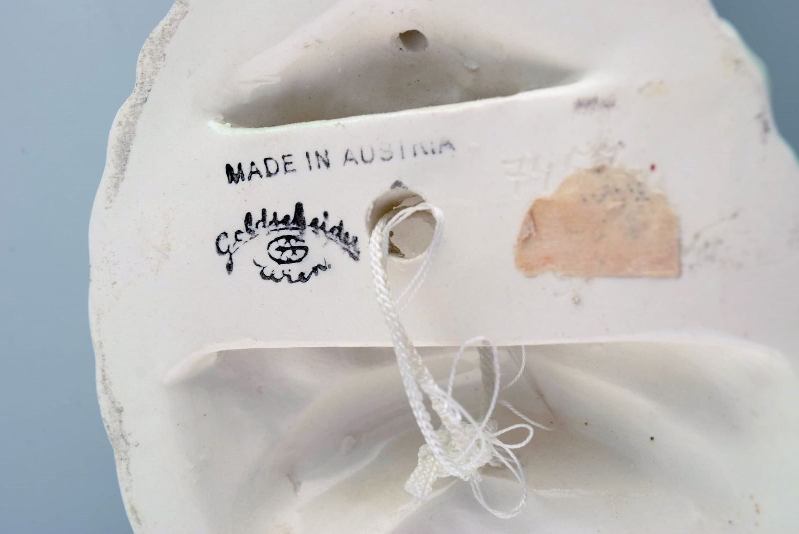 Goldscheider, Austria. Art deco wall figure in glazed ceramics. Madonna. Beautiful glaze in - 6