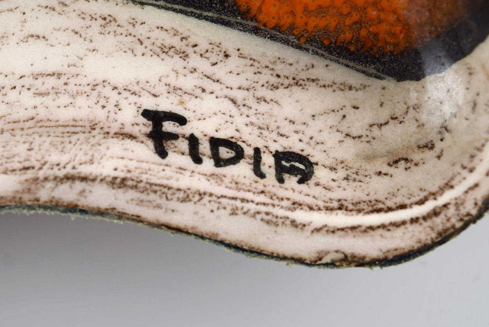 Fidia, Italy. Dish in leather-covered ceramics with hand-painted female portrait. 1960s. - 5