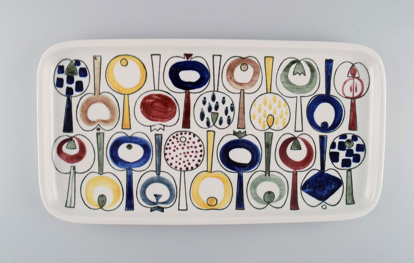 Marianne Westmann for Rörstrand. Large dish in hand-painted stoneware. Colorful Swedish design.: Title: Marianne Westmann for Rörstrand. Large dish in hand-painted stoneware. Colorful Swedish design. 1950s. Description: Marianne Westmann for Rörstrand. Large dish in hand-painted