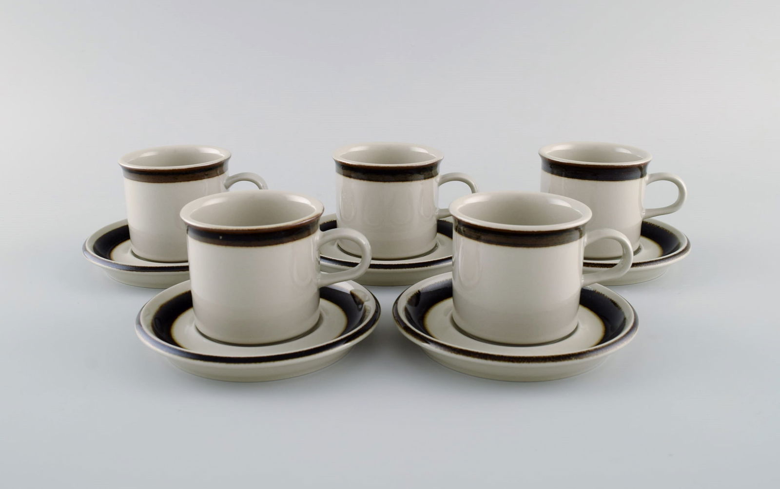 Anja Jaatinen-Winqvist for Arabia. Five Karelia coffee cups with saucers in glazed stoneware. 1970s.: Title: Anja Jaatinen-Winqvist for Arabia. Five Karelia coffee cups with saucers in glazed stoneware. 1970s. Description: Anja Jaatinen-Winqvist for Arabia. Five Karelia coffee cups with saucers in gla