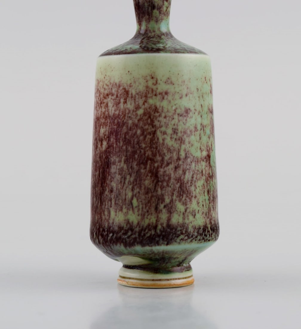 Berndt Friberg (1899-1981) for Gustavsberg Studiohand. Miniature vase in glazed ceramics. Beautiful - 6