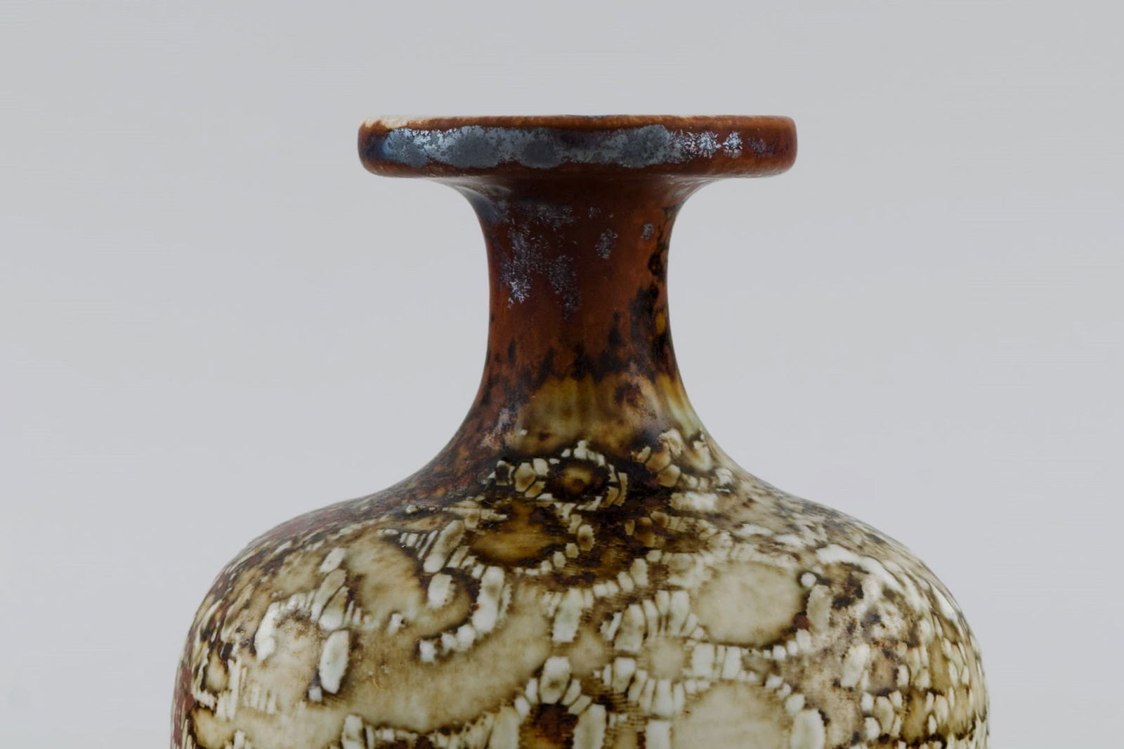 Stig Lindberg for Gustavsberg Studiohand. Vase glazed ceramics. Beautiful glaze in brown and sand - 5