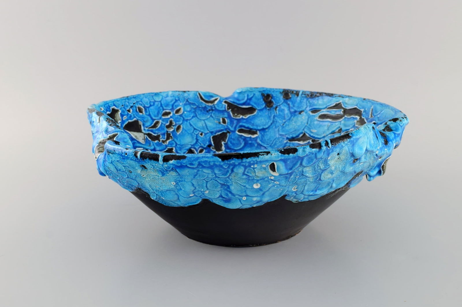 French ceramist. Large bowl in glazed stoneware. Beautiful glaze in azure shades. Unique, - 2