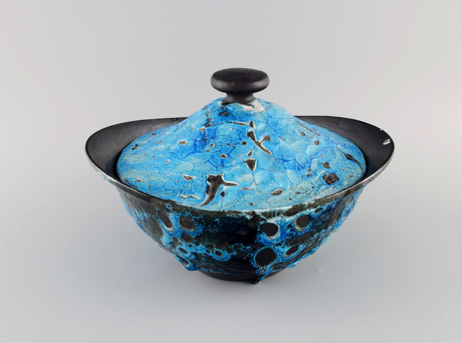 French ceramist. Large lidded bowl in glazed stoneware. Beautiful glaze in azure shades. Unique, - 2
