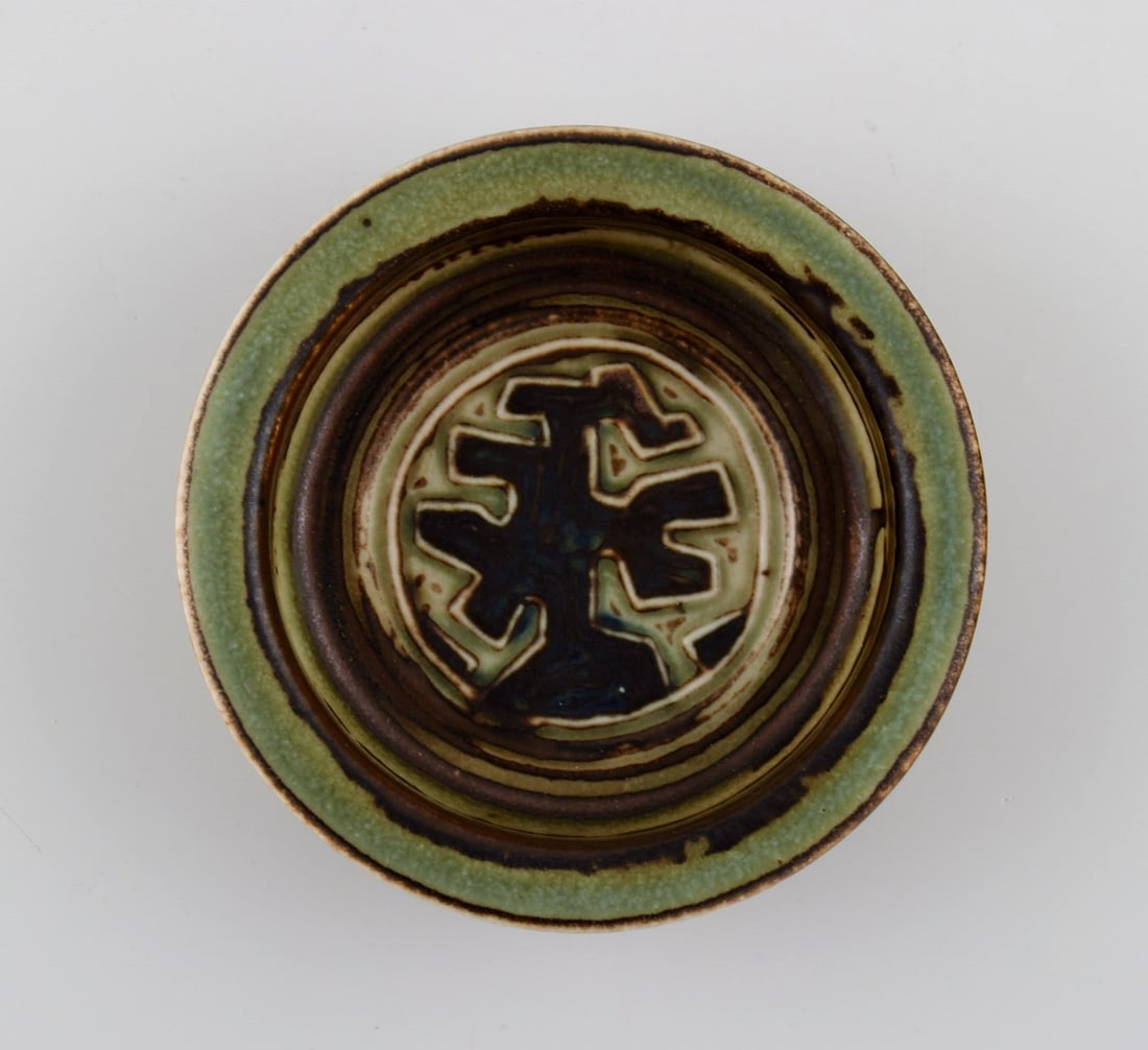 Jørgen Mogensen for Royal Copenhagen. Low bowl in glazed stoneware. Beautiful sung glaze.: Title: Jørgen Mogensen for Royal Copenhagen. Low bowl in glazed stoneware. Beautiful sung glaze. 1970s. Description: Jørgen Mogensen for Royal Copenhagen. Low bowl in glazed stoneware.