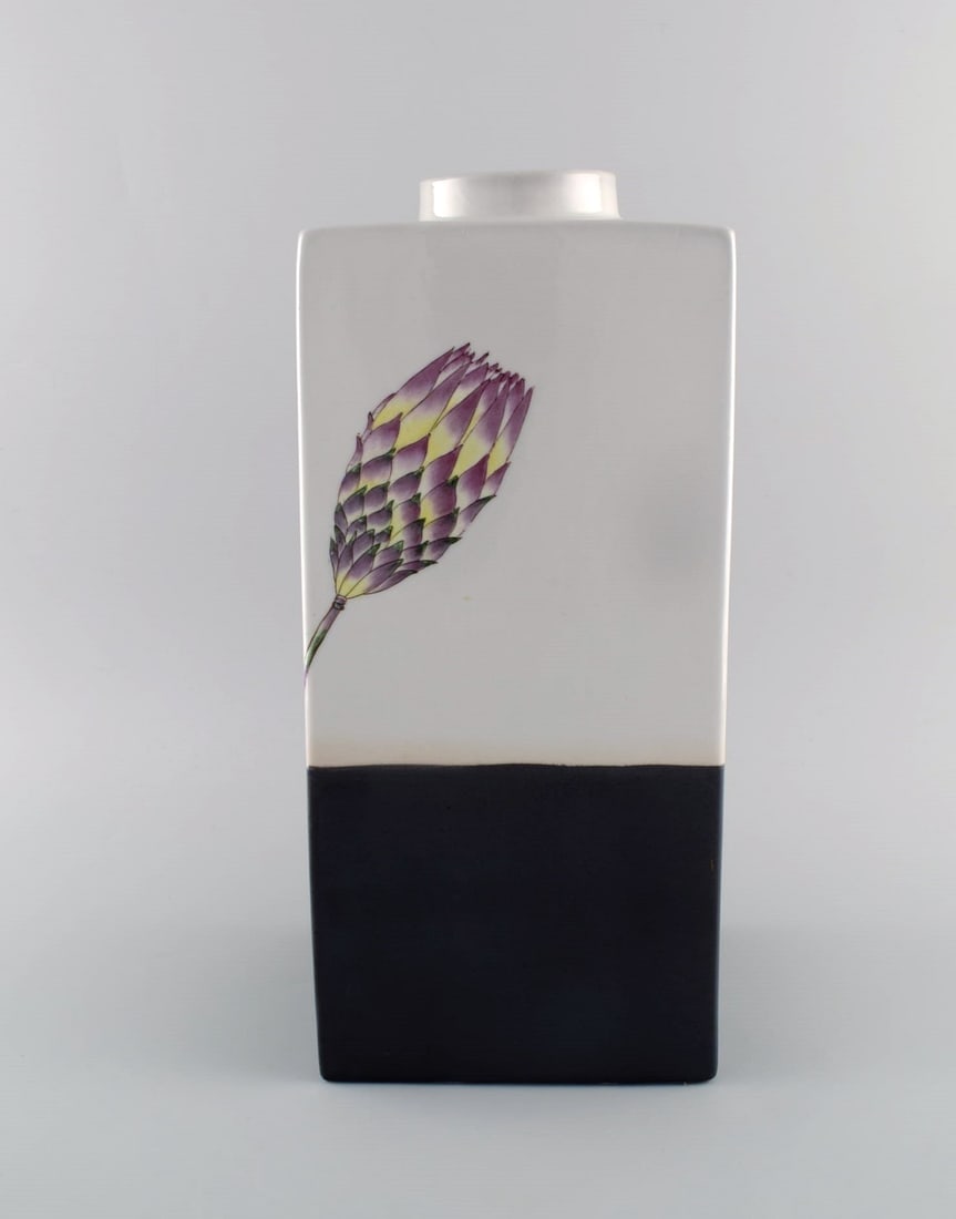 Fabienne Jouvin, Paris. Unique vase in glazed ceramics with hand-painted flowers and butterfly. - 3