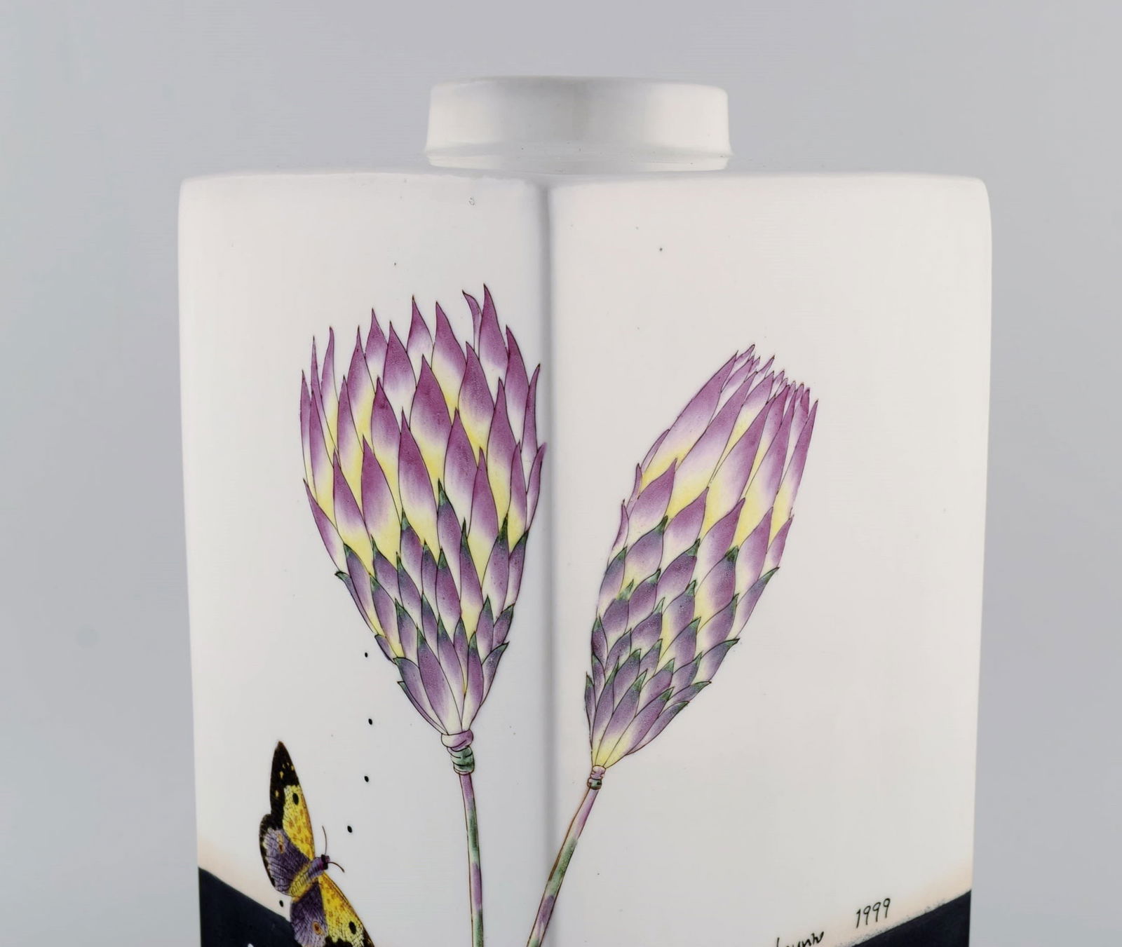 Fabienne Jouvin, Paris. Unique vase in glazed ceramics with hand-painted flowers and butterfly. - 4