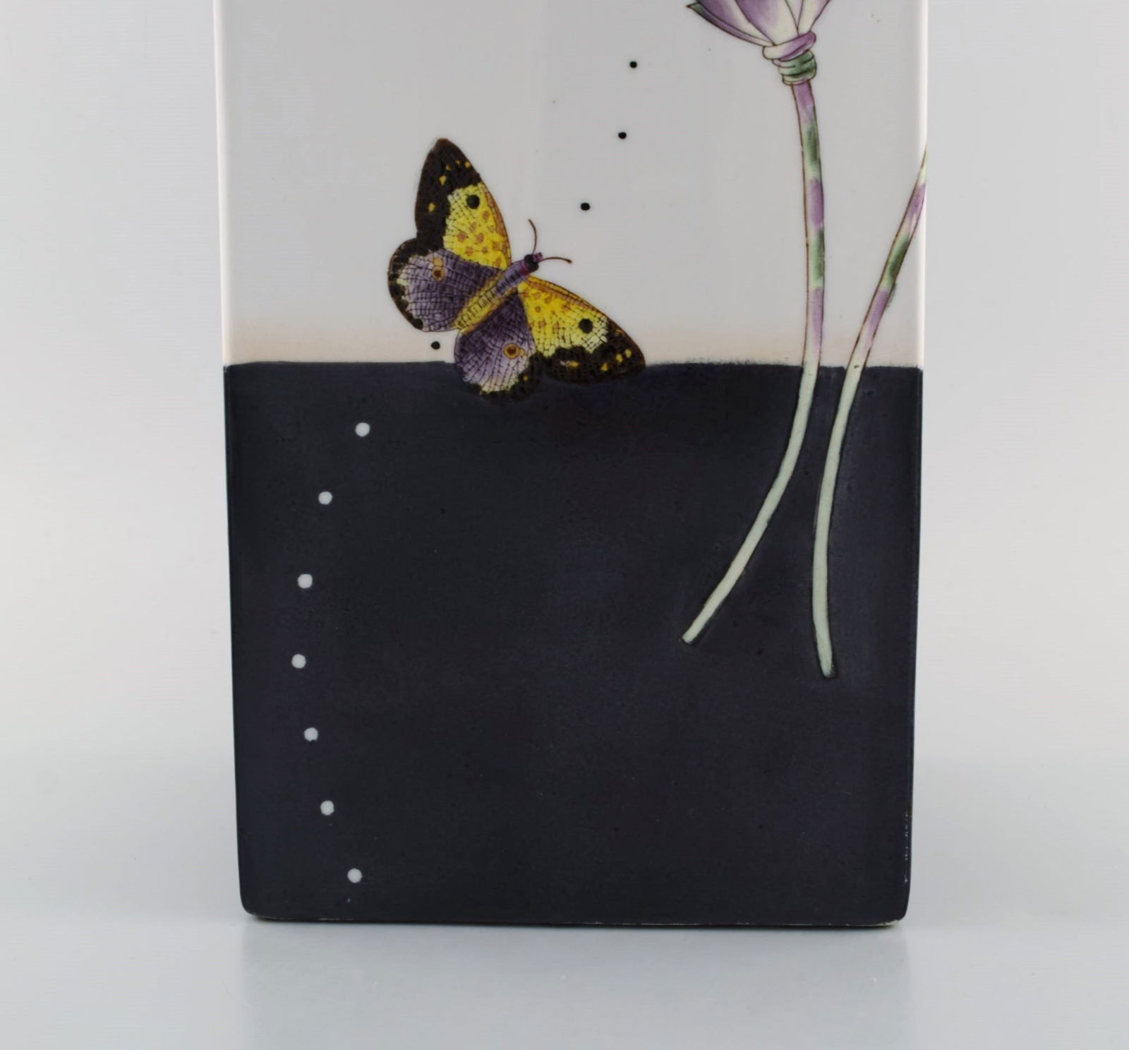 Fabienne Jouvin, Paris. Unique vase in glazed ceramics with hand-painted flowers and butterfly. - 5