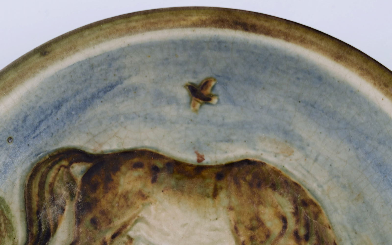 Knud Kyhn for Royal Copenhagen. Bowl / dish in hand-painted and glazed ceramics. Mare and foal. Mid - 4