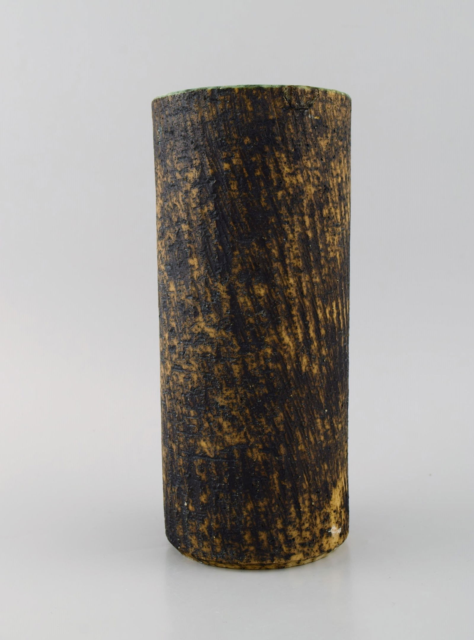 Pieter Groeneveldt (1889-1982), Dutch ceramicist. Cylindrical unique vase in glazed ceramics. (1 of 7)