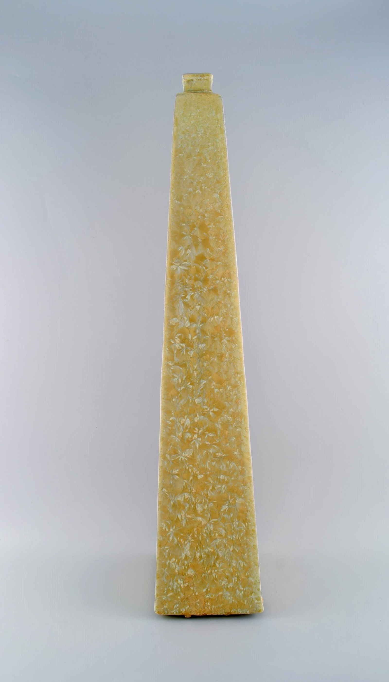 Isak Isaksson, Swedish ceramicist. Colossal unique vase in glazed ceramics. Beautiful crystal glaze: Title: Isak Isaksson, Swedish ceramicist. Colossal unique vase in glazed ceramics. Beautiful crystal glaze in delicate yellow shades. Late 20th century. Description: Isak Isaksson, Swedish ceramicist.