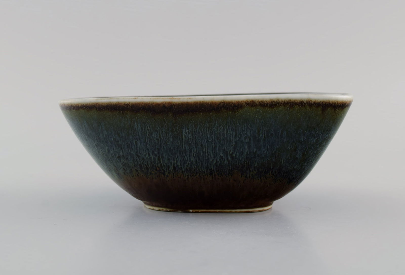 Gunnar Nylund (1904-1997) for Rörstrand. Bowl in glazed ceramics. Beautiful glaze in blue-green (1 of 6)