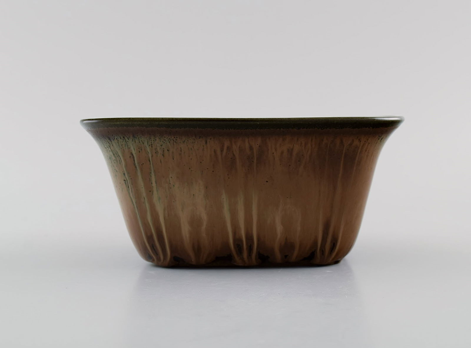 Gunnar Nylund (1904-1997) for Rörstrand. Bowl in glazed ceramics. Beautiful glaze in earth - 2