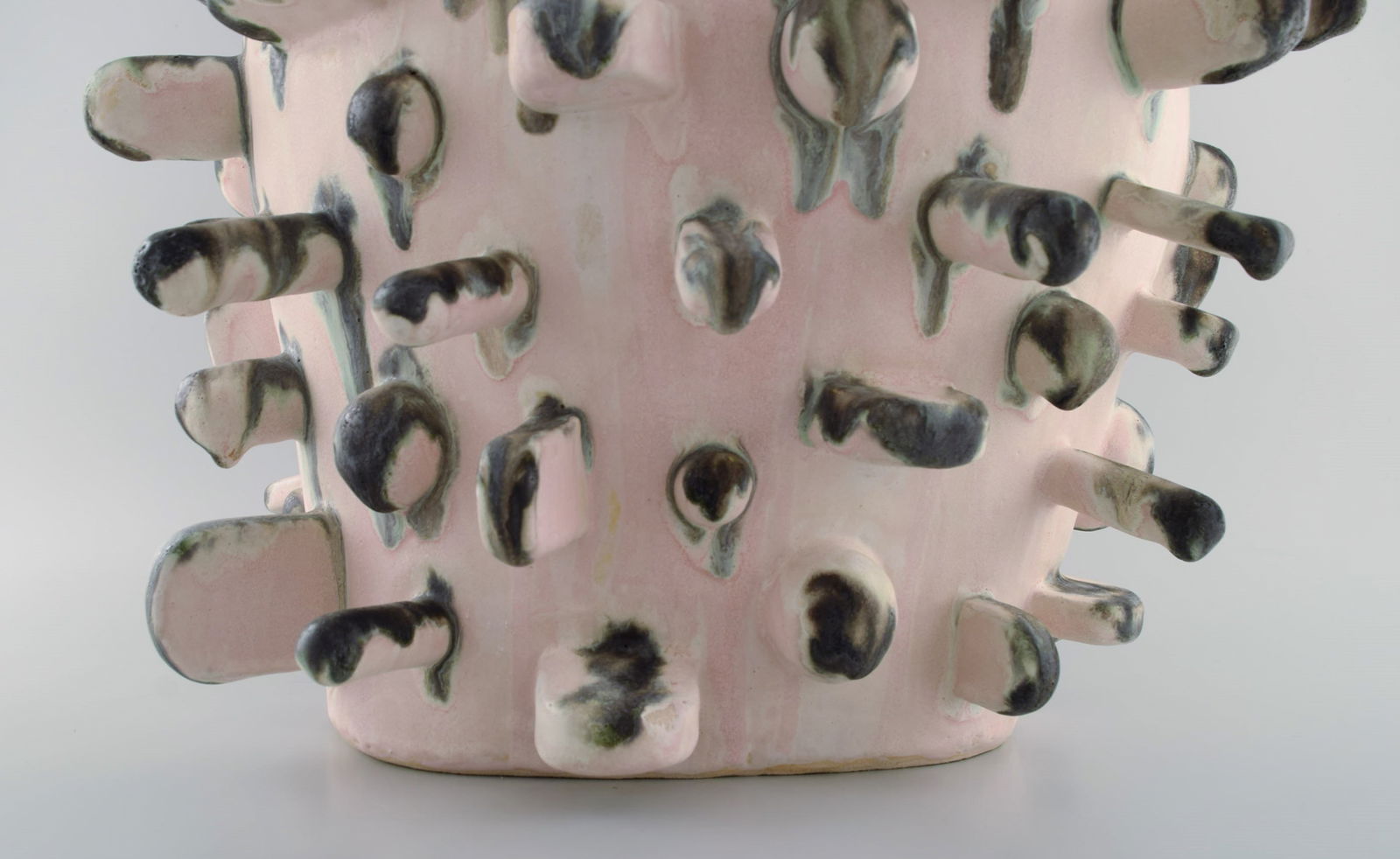 Christina Muff, Danish contemporary ceramicist (b. 1971). Very large sculptural unique vase in - 4