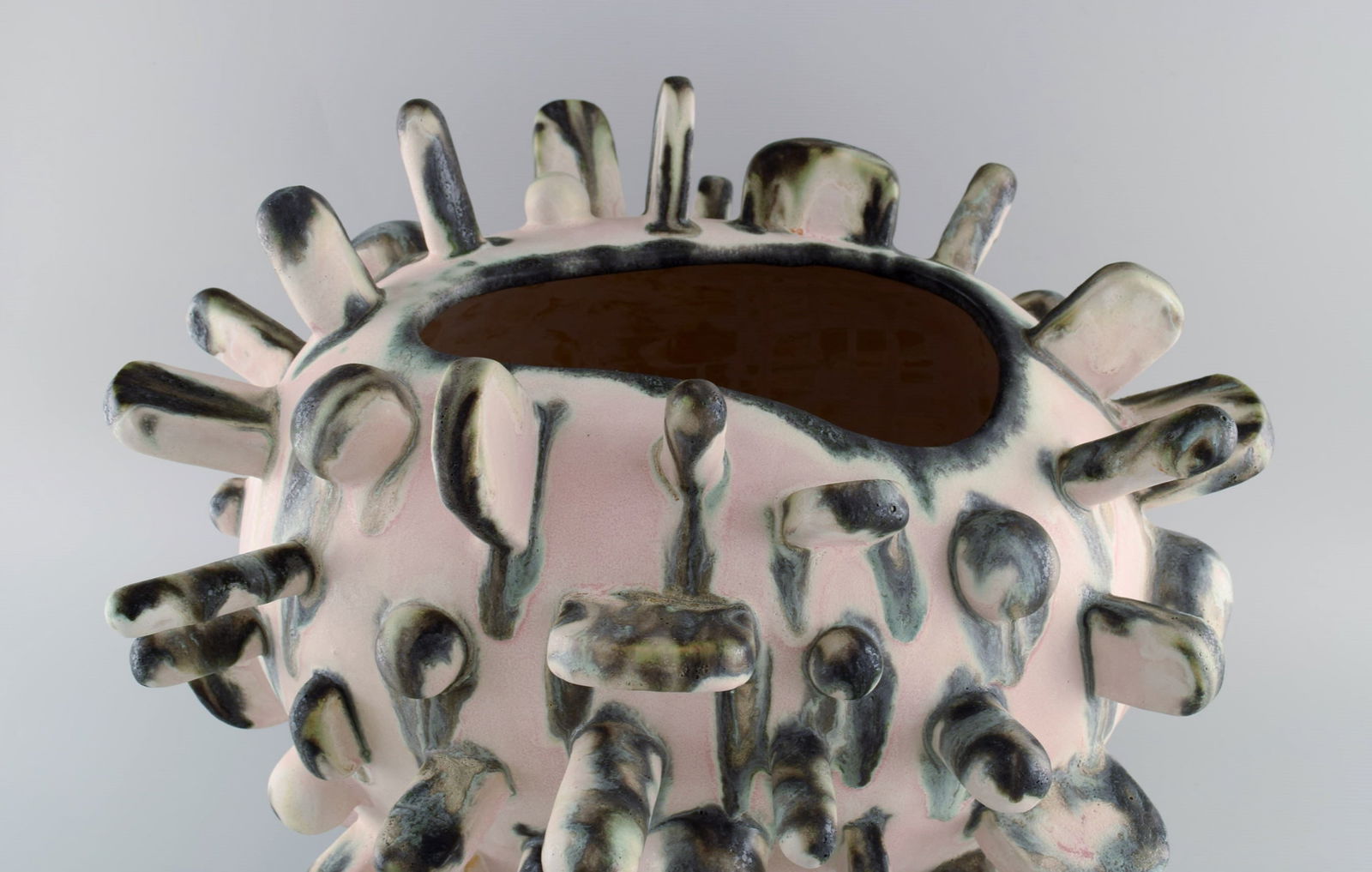 Christina Muff, Danish contemporary ceramicist (b. 1971). Very large sculptural unique vase in - 7