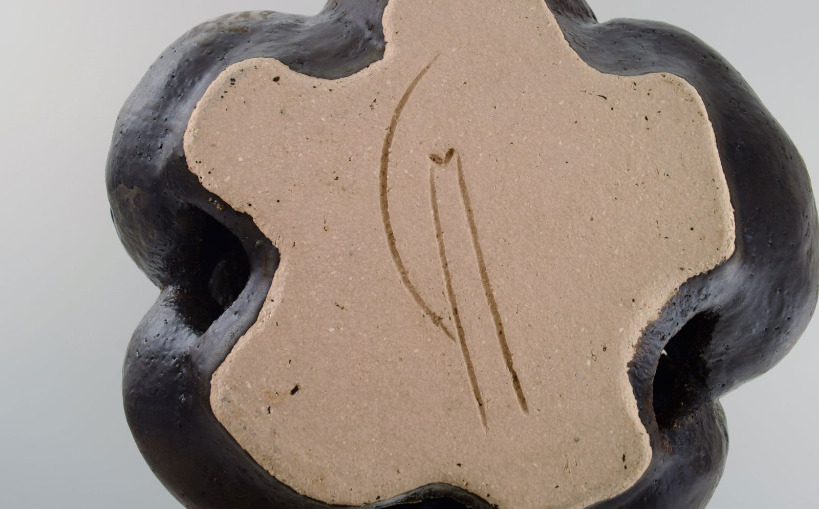 Christina Muff, Danish contemporary ceramicist (b. 1971). Large sculptural unique vase in glazed - 8