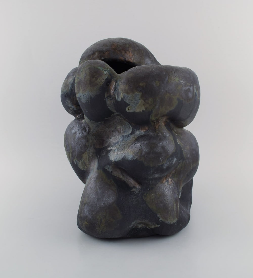Christina Muff, Danish contemporary ceramicist (b. 1971). Large sculptural unique vase in glazed - 3