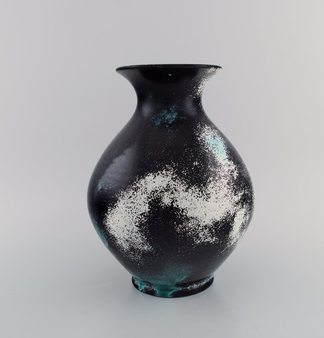 Jens Thirslund for Kähler, HAK. Vase in glazed stoneware. Beautiful glaze in shades of black, - 2