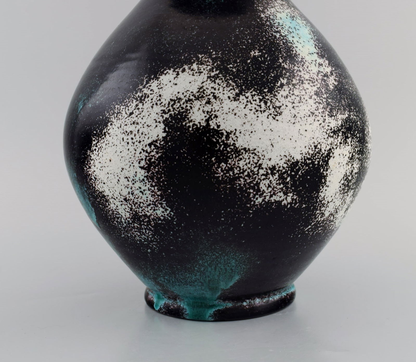 Jens Thirslund for Kähler, HAK. Vase in glazed stoneware. Beautiful glaze in shades of black, - 6
