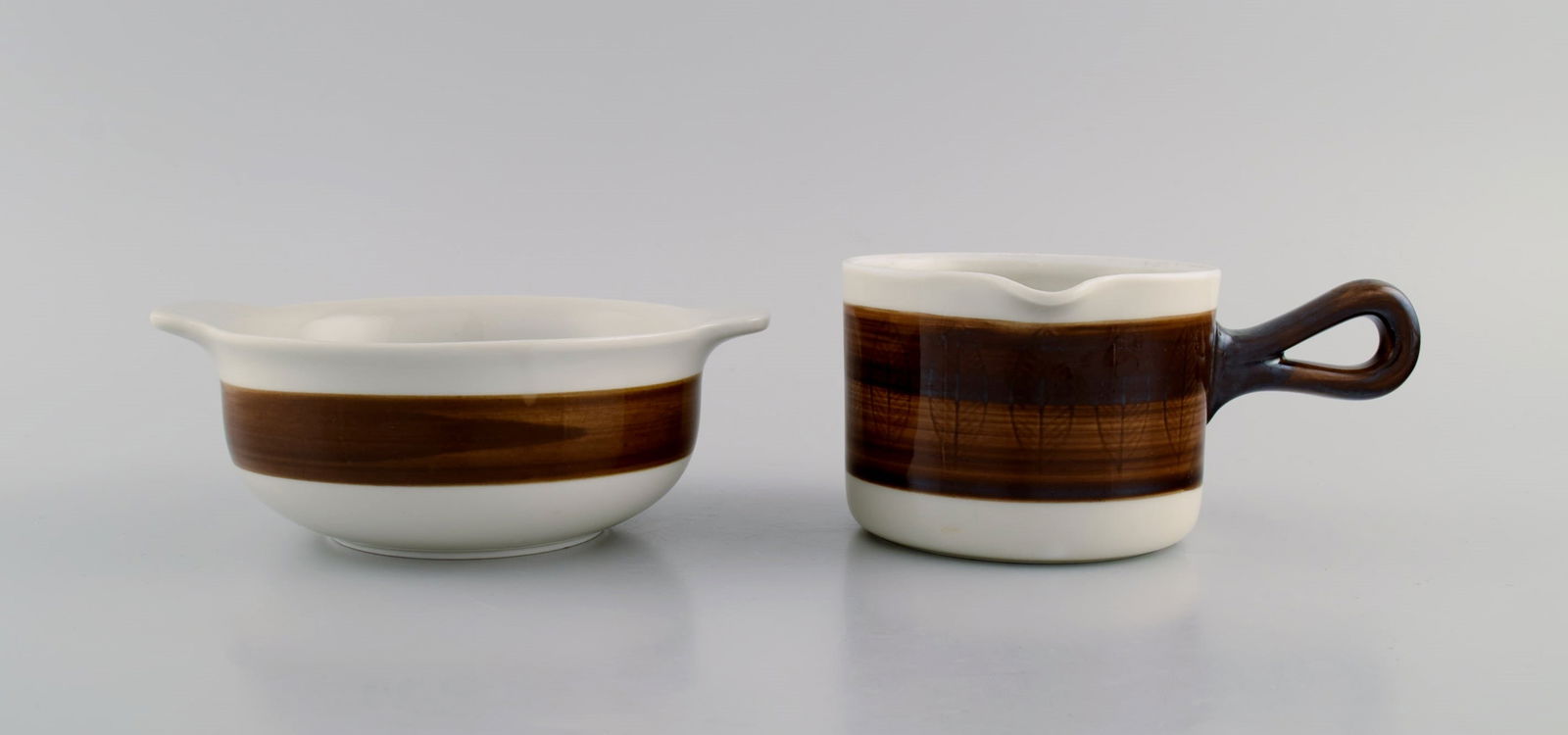 Hertha Bengtson (1917-1993) for Rörstrand. Koka bowl and sauce jug in glazed stoneware. 1960s.: Title: Hertha Bengtson (1917-1993) for Rörstrand. Koka bowl and sauce jug in glazed stoneware. 1960s. Description: Hertha Bengtson (1917-1993) for Rörstrand. Koka bowl and sauce jug in