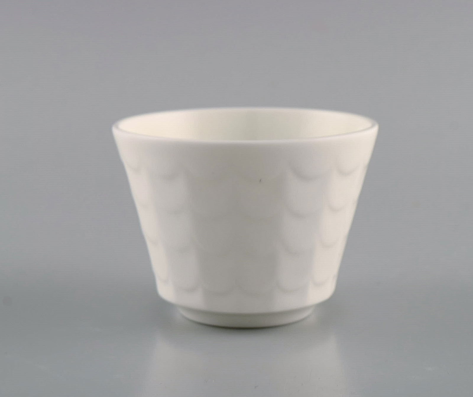 Wilhelm Kåge for Gustavsberg. Eight herb pots in white glazed porcelain. Swedish design, 1960s. - 2