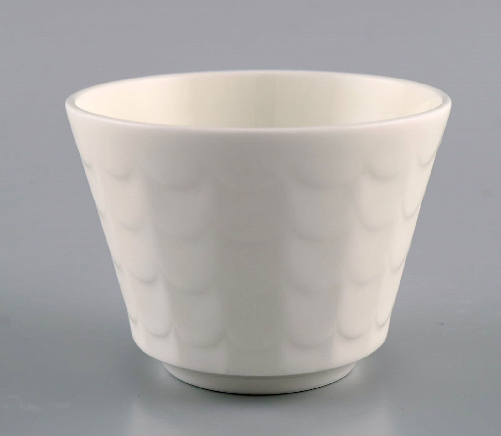 Wilhelm Kåge for Gustavsberg. Eight herb pots in white glazed porcelain. Swedish design, 1960s. - 4