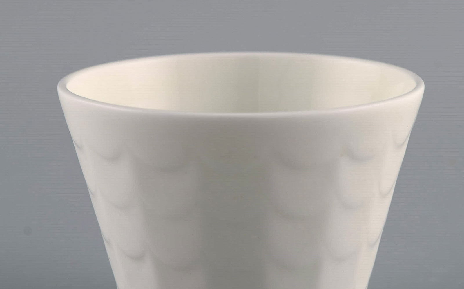 Wilhelm Kåge for Gustavsberg. Eight herb pots in white glazed porcelain. Swedish design, 1960s. - 5
