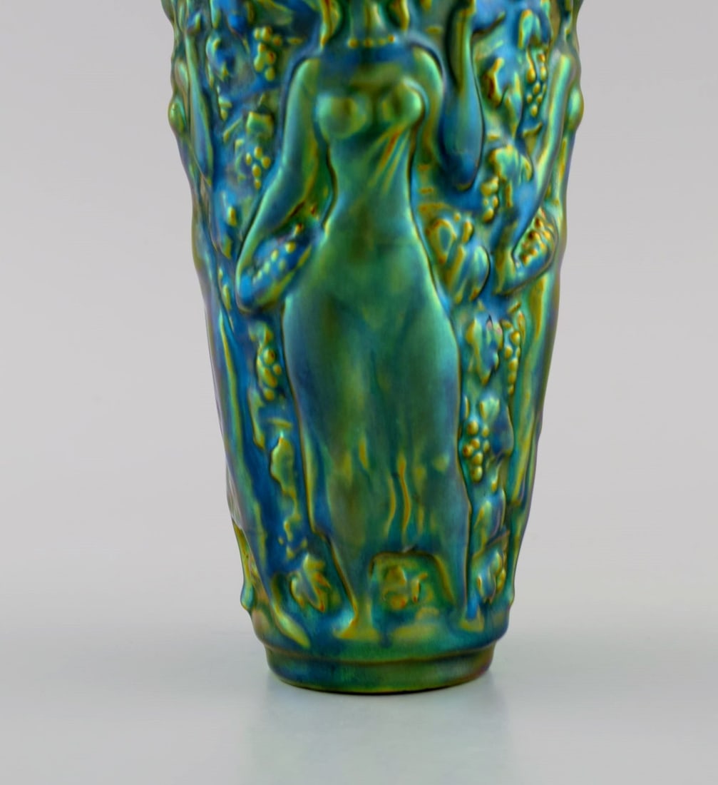 Zsolnay vase in glazed ceramics modeled with women picking grapes. Beautiful luster glasses. - 5