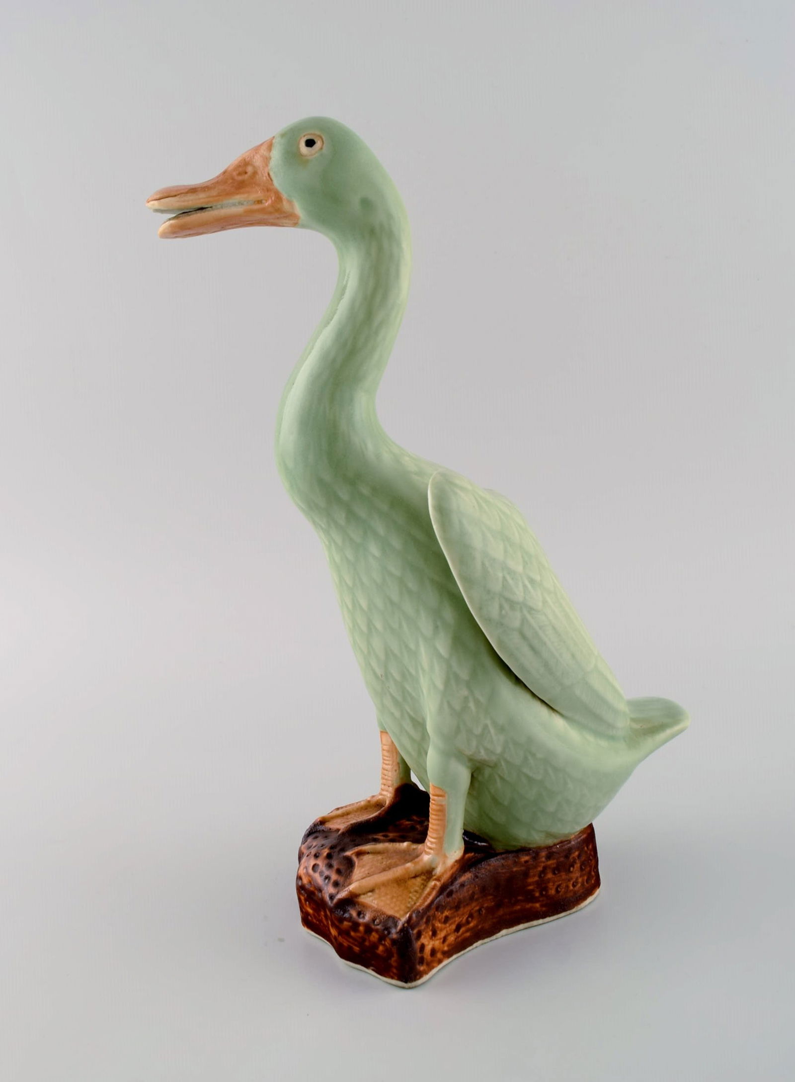 Austrian studio ceramicist. Goose in glazed stoneware. 1930s / 40s.: Title: Austrian studio ceramicist. Goose in glazed stoneware. 1930s / 40s. Description: Austrian studio ceramicist. Goose in glazed stoneware. 1930s / 40s. Measures: 29 x 16 cm. In excellent condition