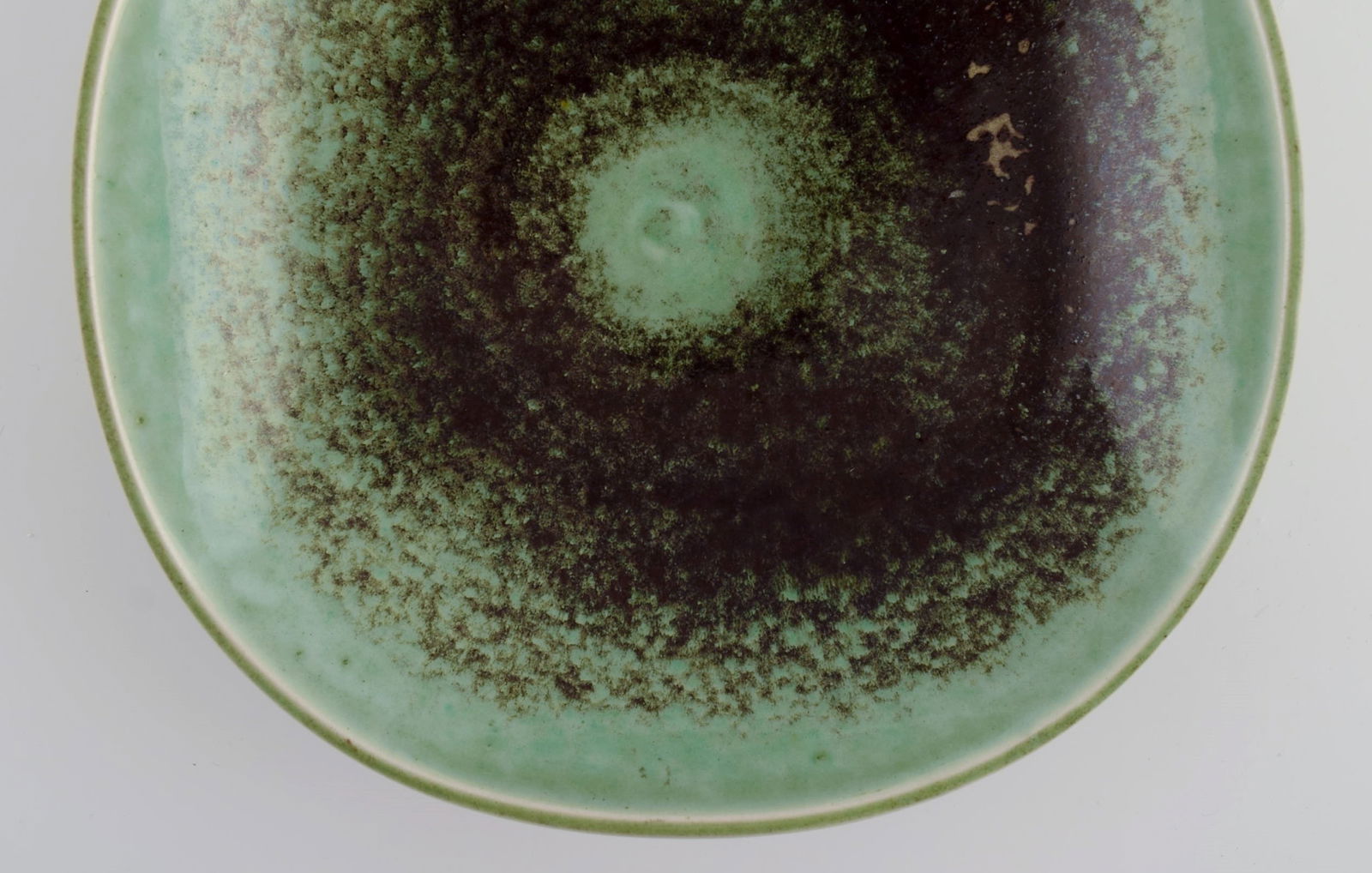 Berndt Friberg (1899-1981) for Gustavsberg Studiohand. Bowl on foot in glazed ceramics. Beautiful - 3