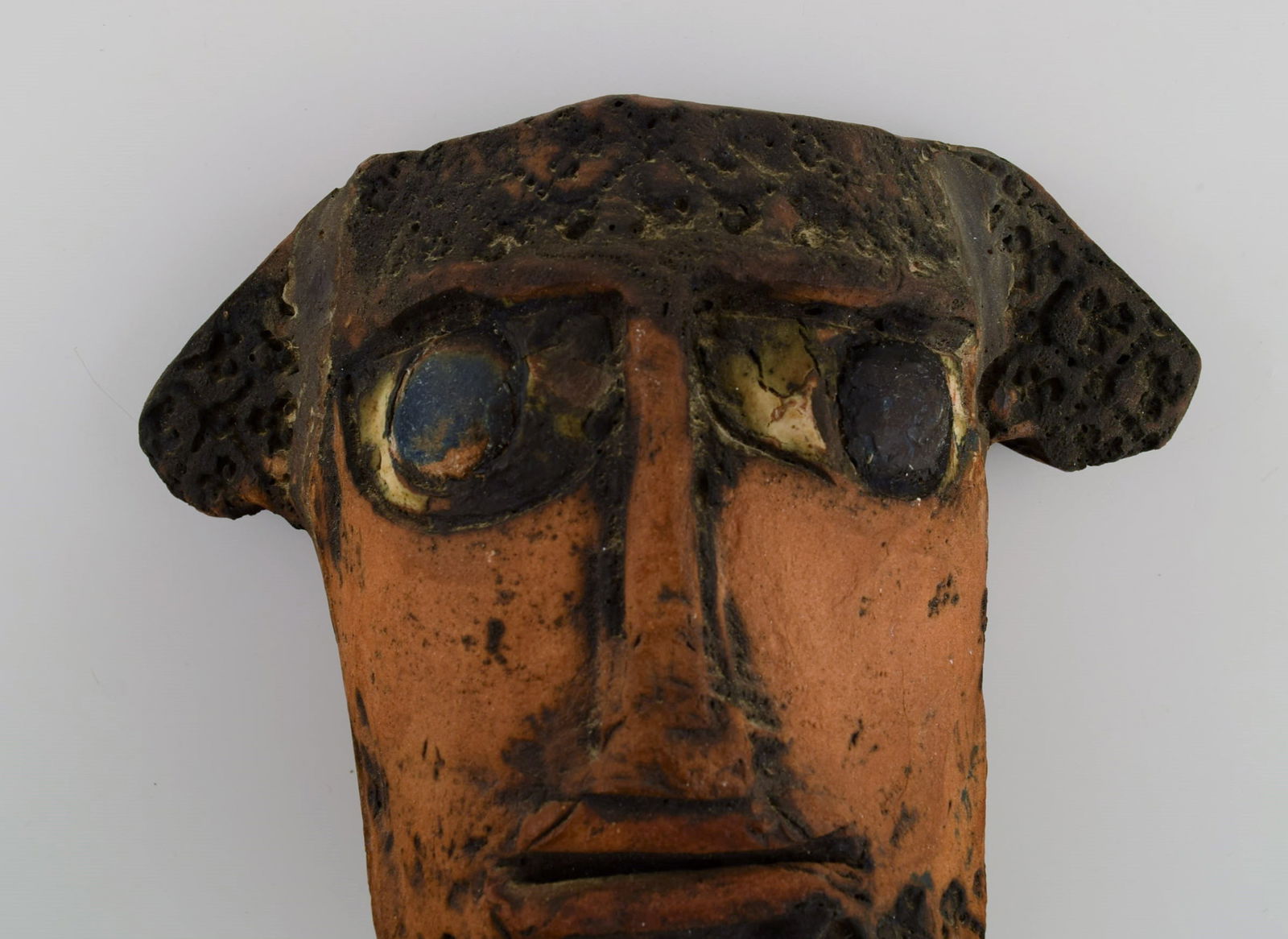 Niels Helledie (b. 1927), Denmark. Unique face mask in hand-painted glazed stoneware. 1980s. - 2