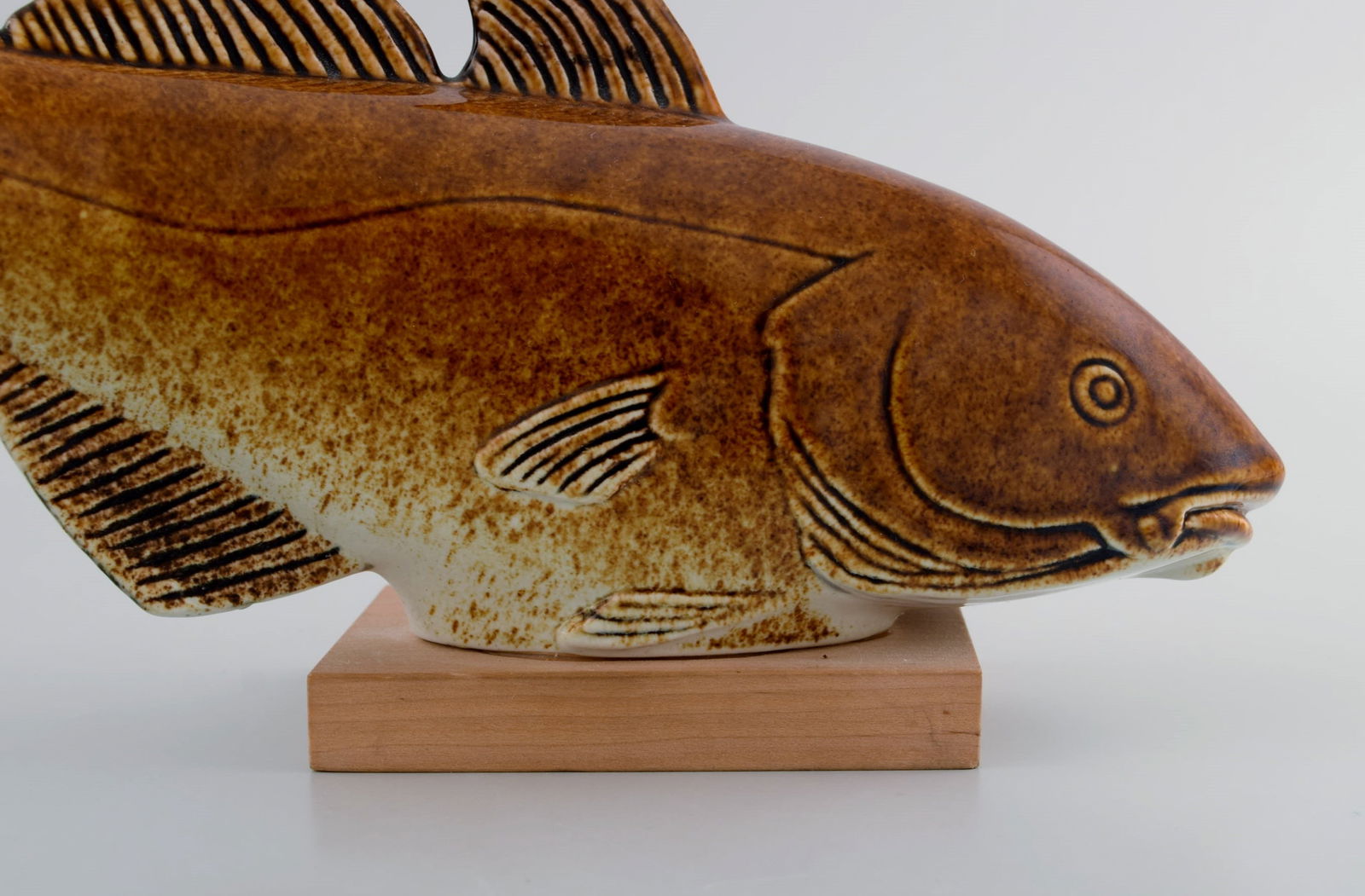 Sven Wejsfelt (1930-2009) for Gustavsberg. Unique Stim 7 fish in glazed ceramics. 1980s. - 3