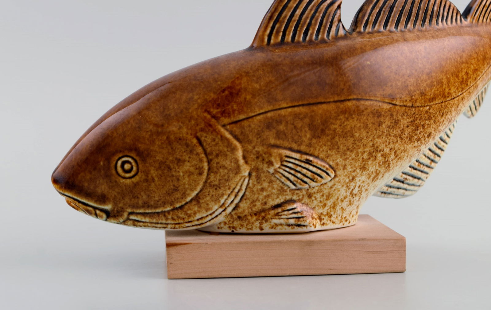 Sven Wejsfelt (1930-2009) for Gustavsberg. Unique Stim 7 fish in glazed ceramics. 1980s. - 5