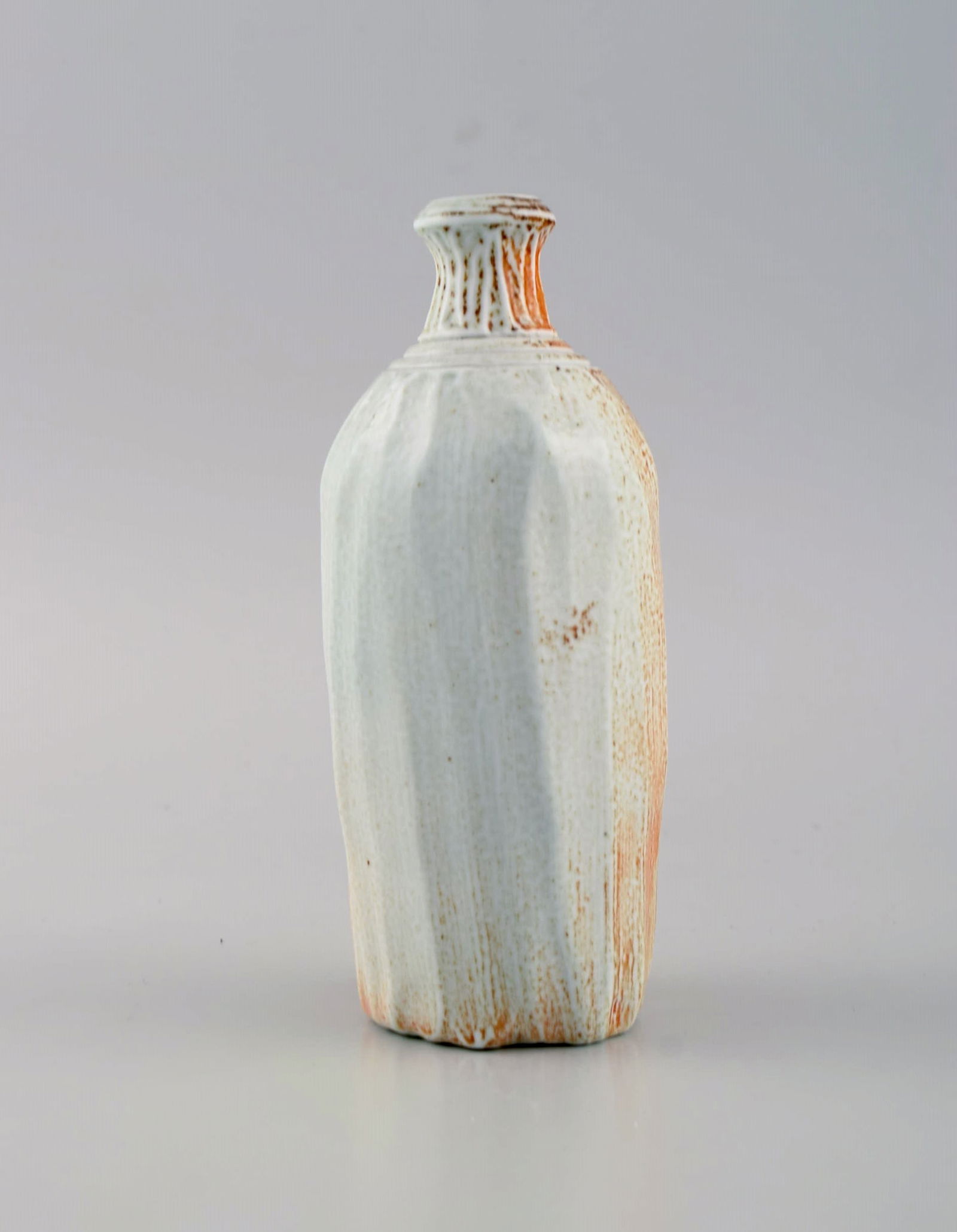 Danish studio ceramicist. Unique vase in glazed stoneware. Beautiful glaze in light and orange - 3