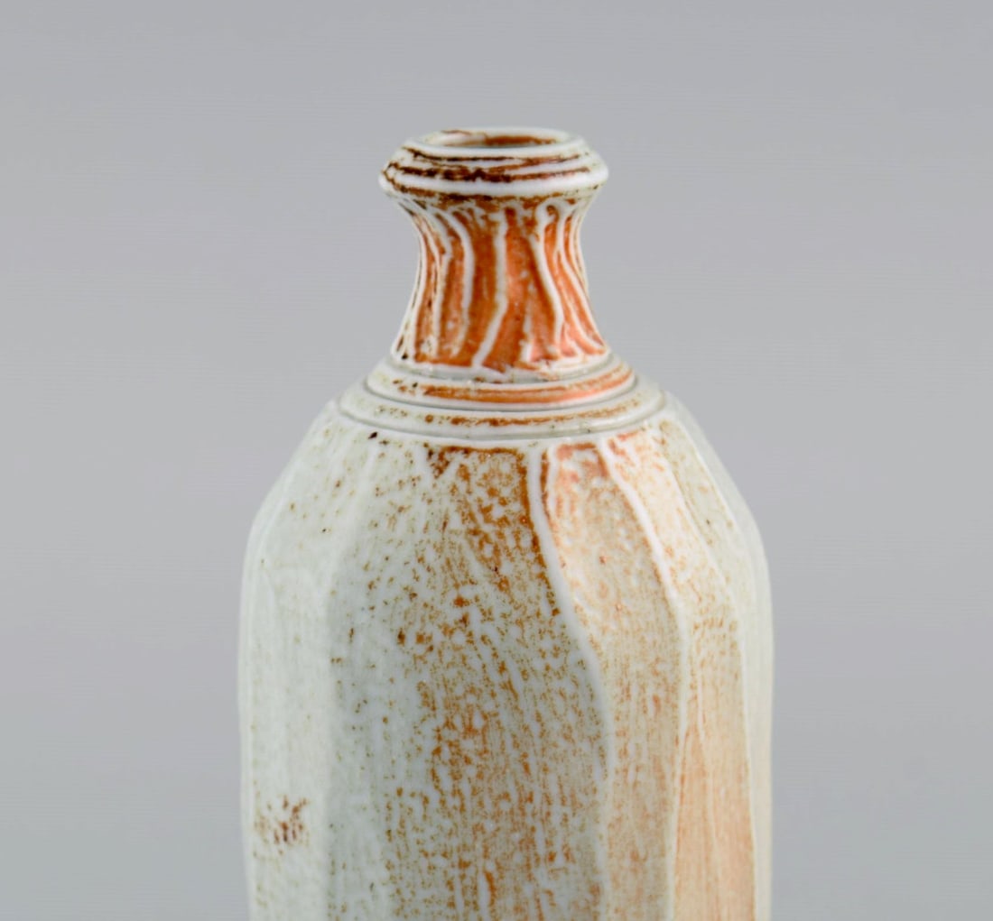 Danish studio ceramicist. Unique vase in glazed stoneware. Beautiful glaze in light and orange - 4
